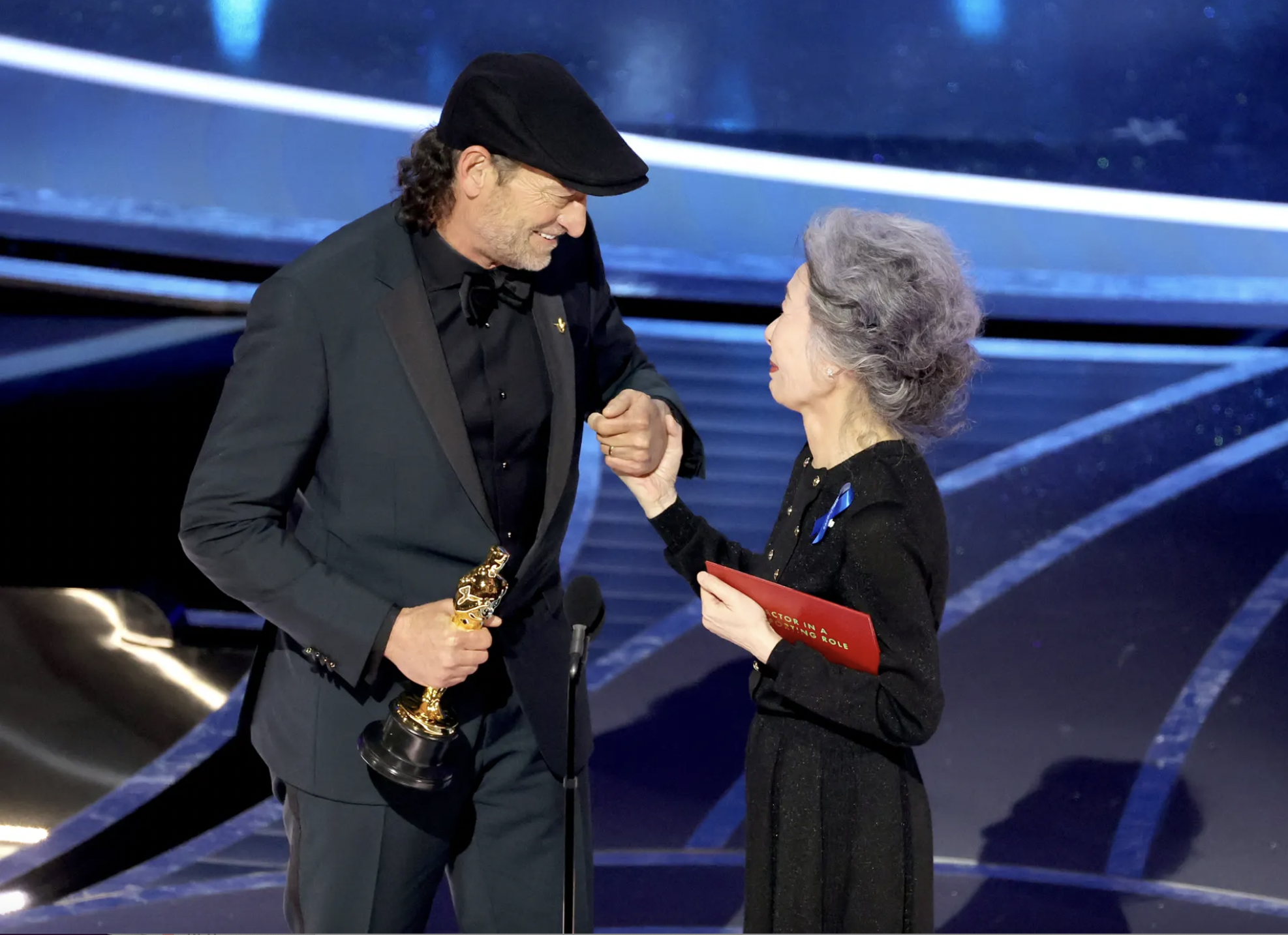 nhung khoanh khac an tuong tai le trao giai oscar 2022 12