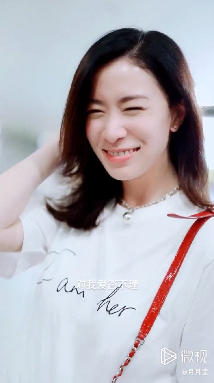 nhan phi xa thi man dep bat chap camera thuong u50 van khien fan dieu dung5 nhan phi xa thi man dep bat chap camera thuong u50 van khien fan dieu dung5