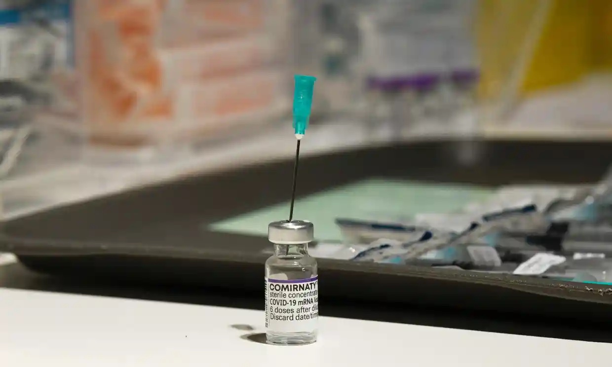 nguoi dan ong bi cao buoc tiem 90 mui vaccine ngua covid 19 copy nguoi dan ong bi cao buoc tiem 90 mui vaccine ngua covid 19 copy