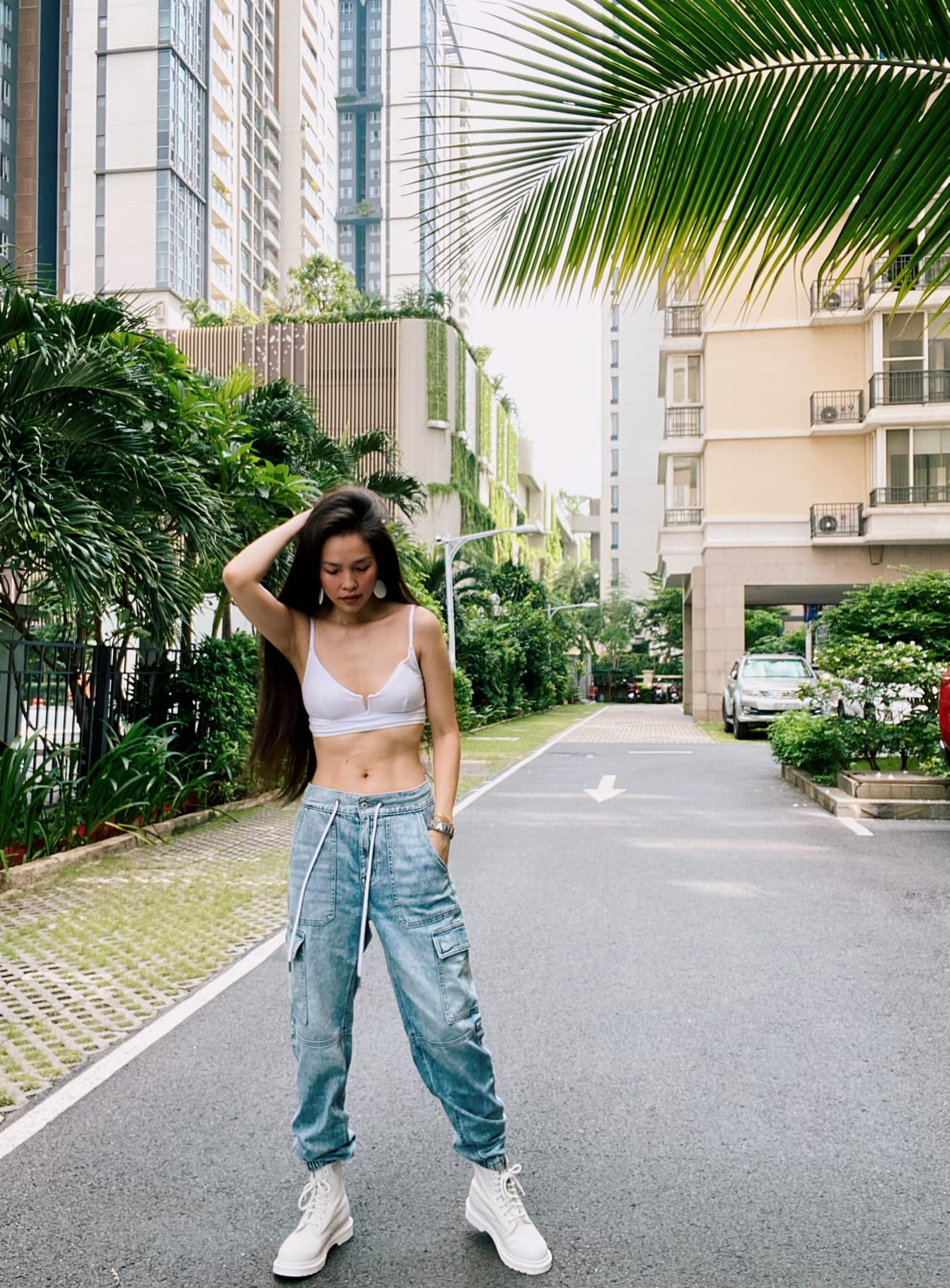 phong cach thoi trang cua hien thuc don gian nang dong nhung khong he nham chan13 phong cach thoi trang cua hien thuc don gian nang dong nhung khong he nham chan13