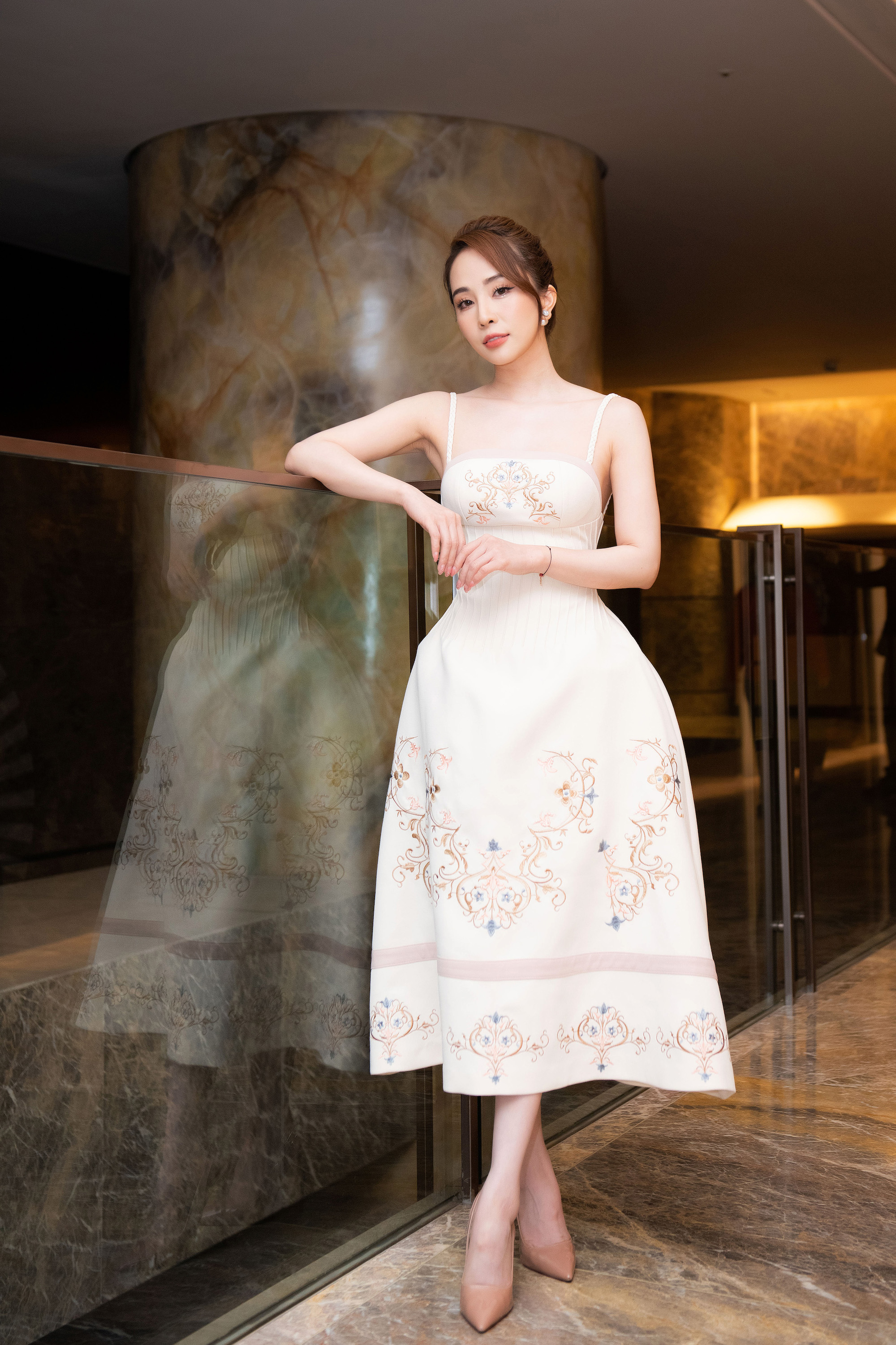 quynh nga lan dau nen duyen voi soai ca 1m90 lot xac voi vai dien khac la4 quynh nga lan dau nen duyen voi soai ca 1m90 lot xac voi vai dien khac la4