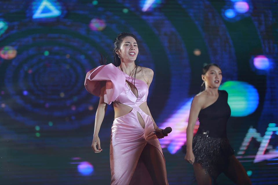 thuy tien lan dau quay lai mien trung sau hon 1 nam vuong lum xum tu thien2 thuy tien lan dau quay lai mien trung sau hon 1 nam vuong lum xum tu thien2