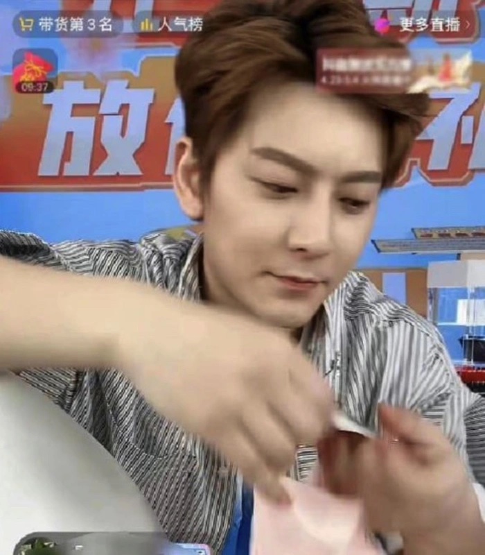 tin tuc sao hoa ngu moi nhat ngay 5 5 2022 nguoi dep tvb tro lai sau 2 nam bi cam song2 copy