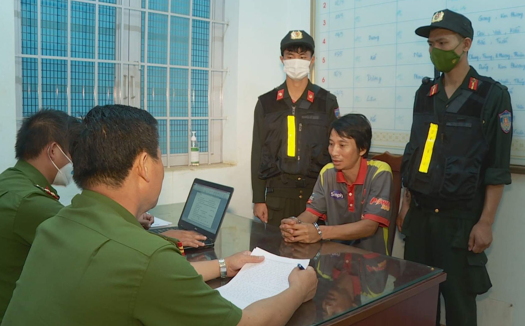 dak lak bat nguoi dan ong lan tron 8 nam sau khi danh ban nhau trong thuong dak lak bat nguoi dan ong lan tron 8 nam sau khi danh ban nhau trong thuong