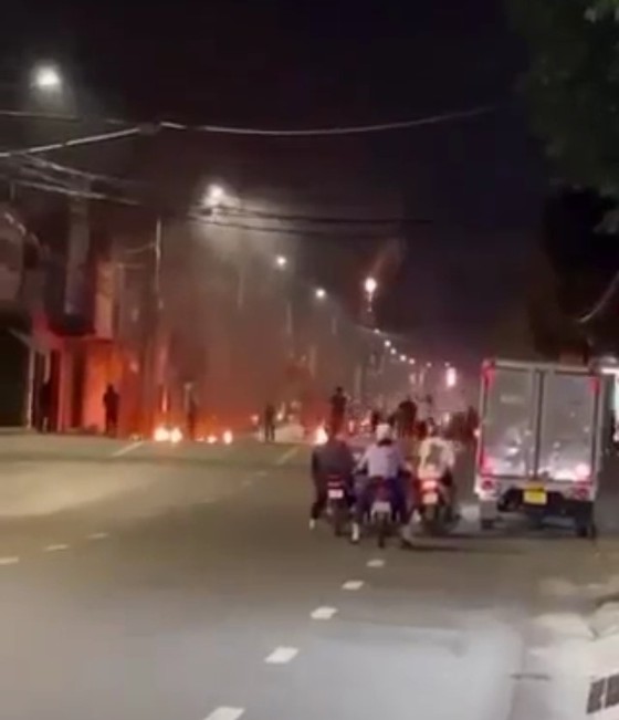 dong nai nhieu thanh nien dung bom xang hon chien giua duong pho dong nai nhieu thanh nien dung bom xang hon chien giua duong pho