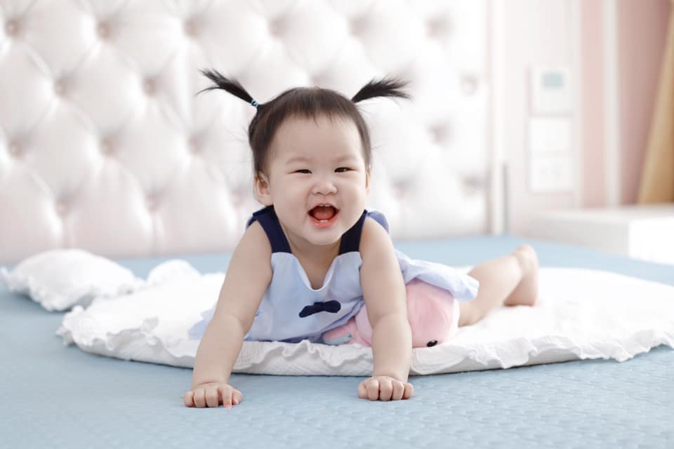 nu chinh song chung voi me chong khoe can ho sang trong mung con gai 1 tuoi1 nu chinh song chung voi me chong khoe can ho sang trong mung con gai 1 tuoi1