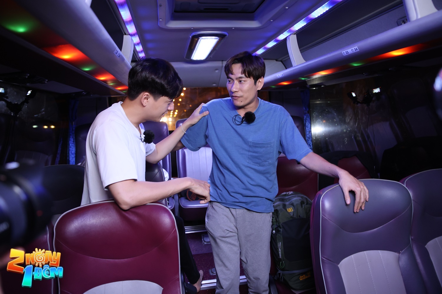 2 ngay 1 dem kieu minh tuan hon nhien phat tan mui tren xe duong lam tap ta tren xe1