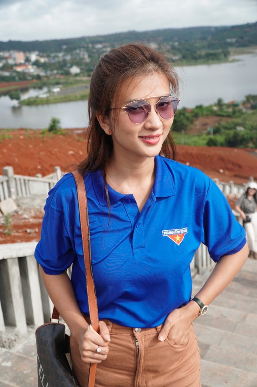 du lam lem bun dat kim tuyen van rang ro trong chiec ao xanh thanh nien viet nam1