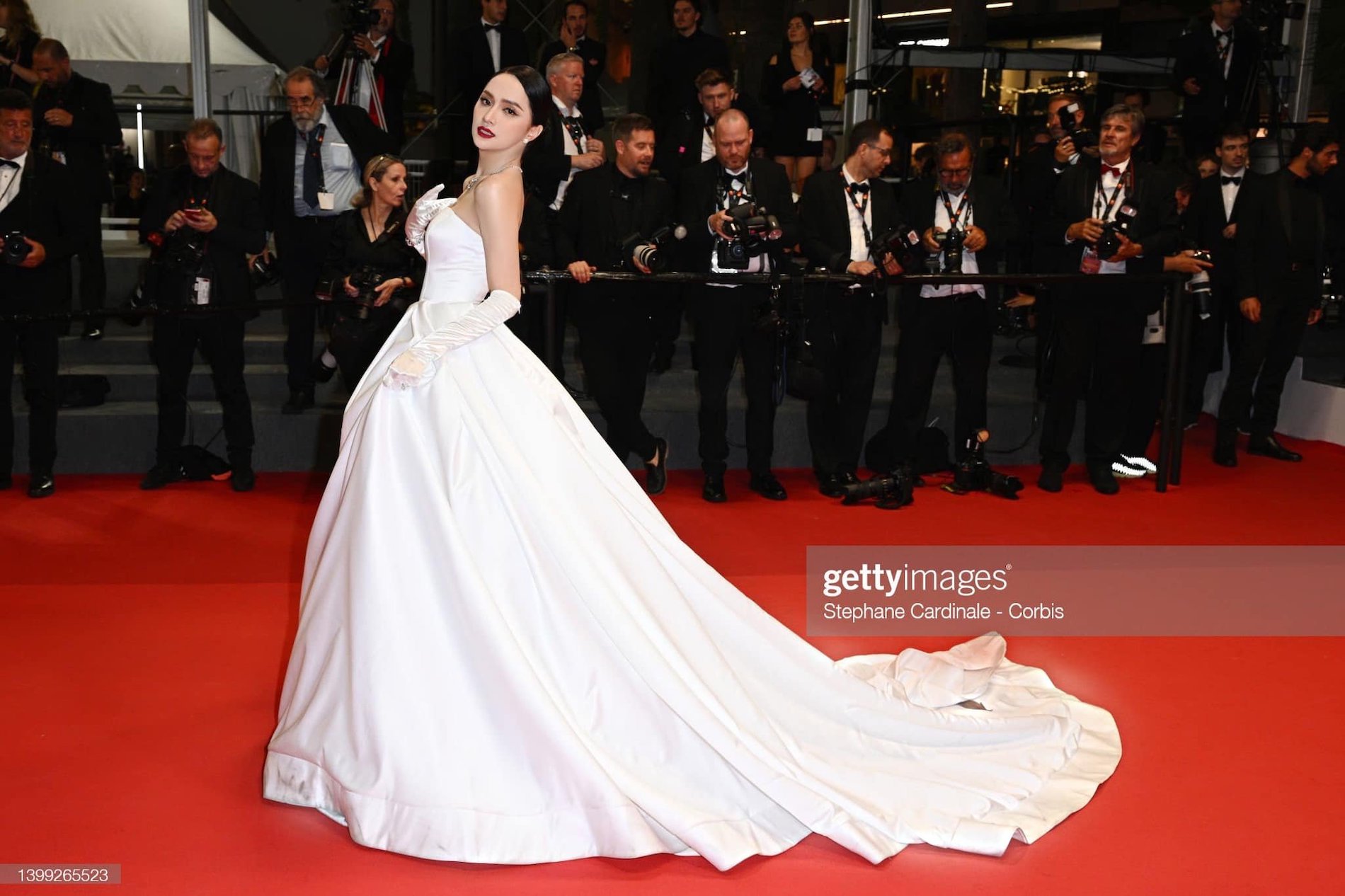 video huong giang nghi bi ngo lo tren tham do lhp cannes 2022 1 copy video huong giang nghi bi ngo lo tren tham do lhp cannes 2022 1 copy