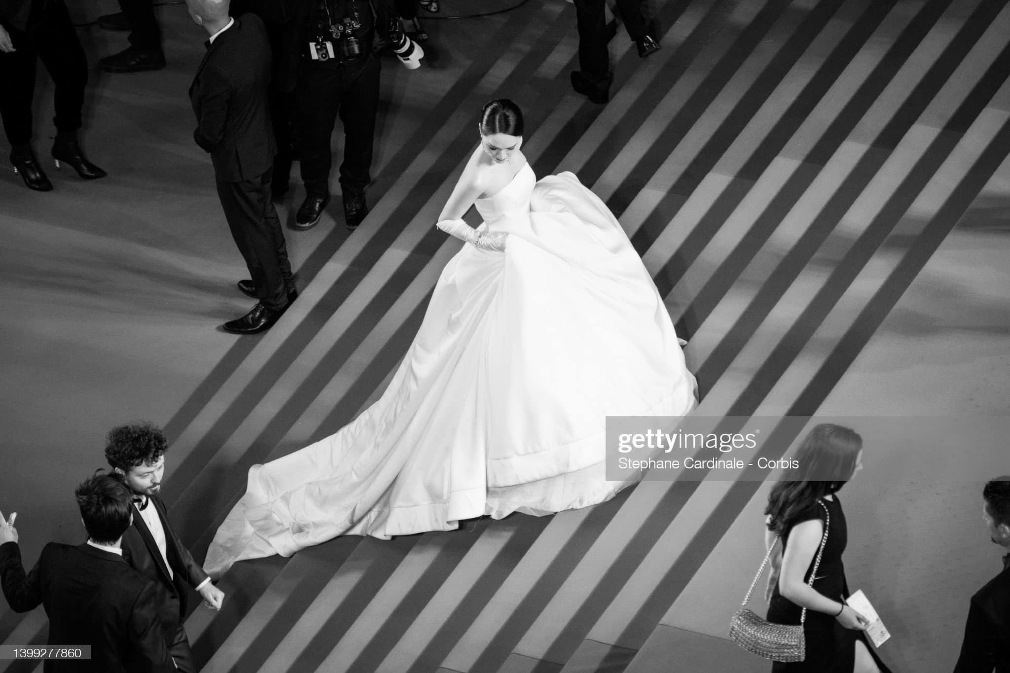 video huong giang nghi bi ngo lo tren tham do lhp cannes 2022 2 video huong giang nghi bi ngo lo tren tham do lhp cannes 2022 2
