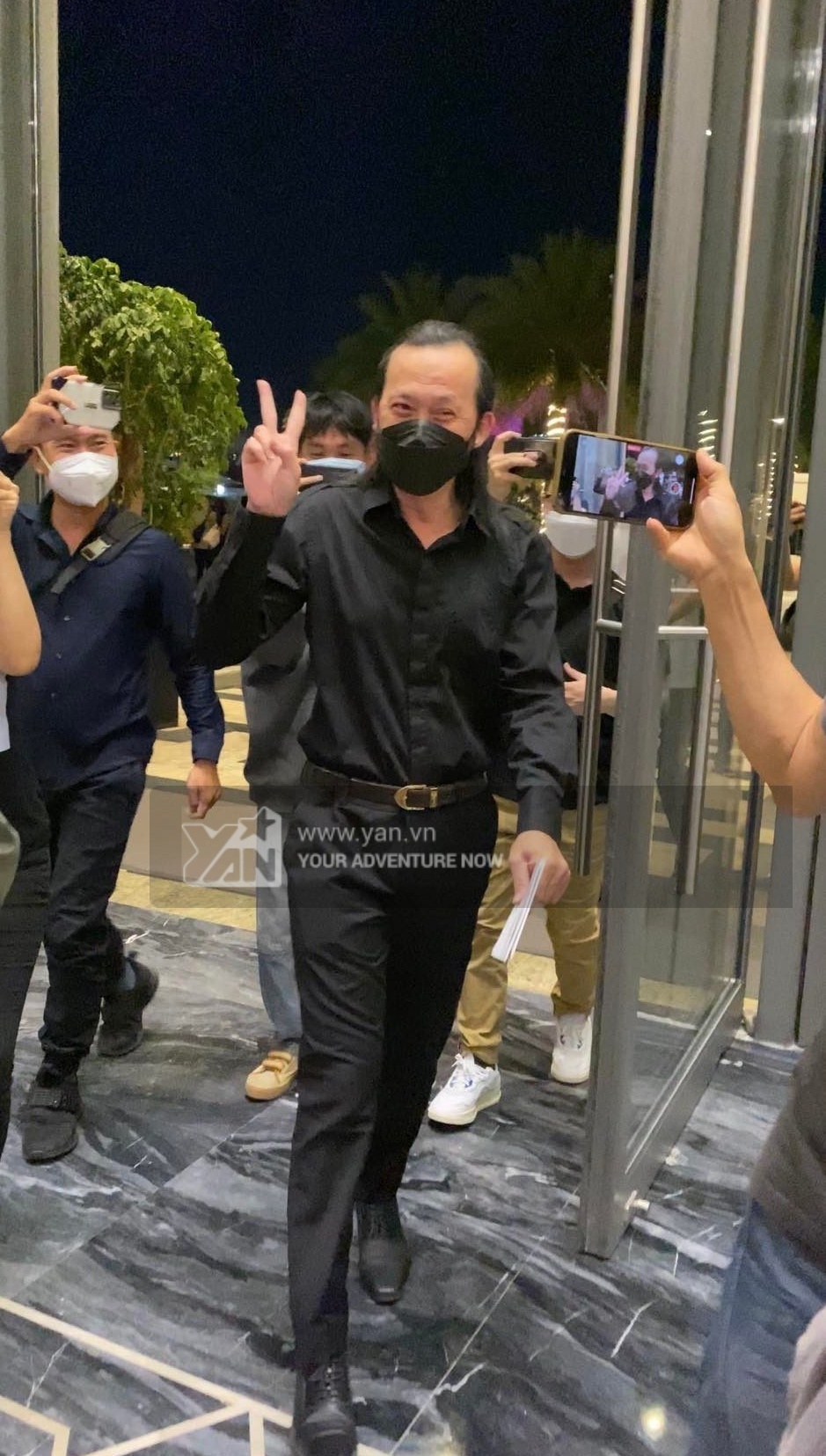 chung khung hinh voi dan anh ly hai hoai linh lo ro dau hieu tuoi tac3 chung khung hinh voi dan anh ly hai hoai linh lo ro dau hieu tuoi tac3