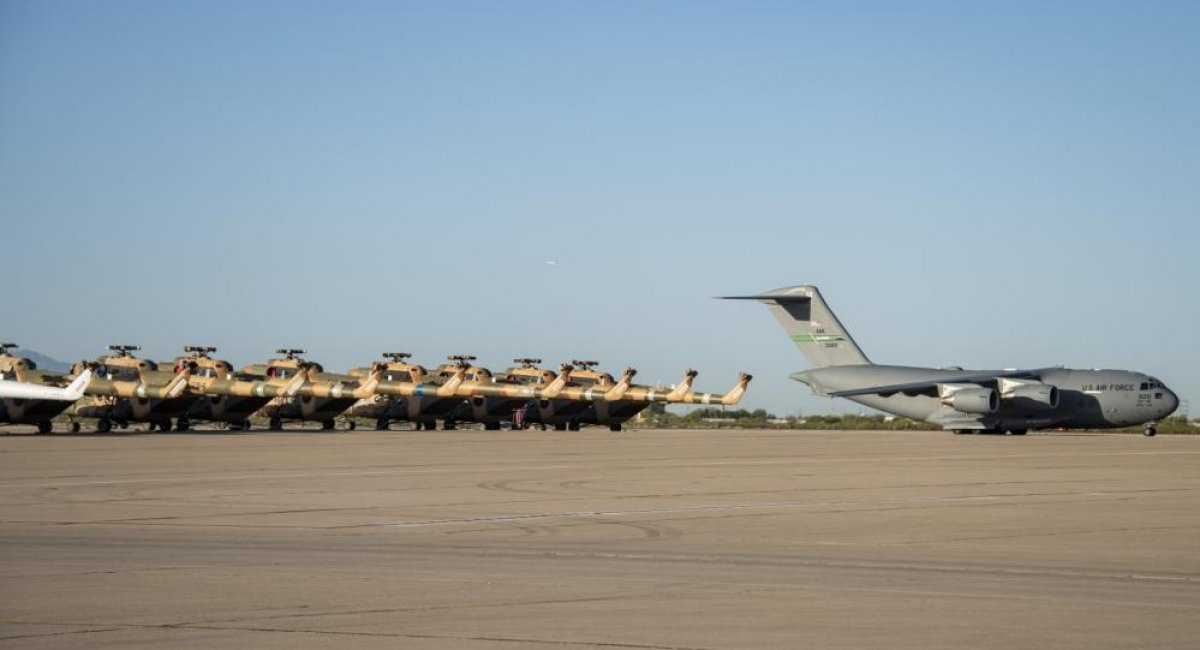 van tai co hang nang c 17 globemaster chuyen cho truc thang vien tro cho ukraine1 van tai co hang nang c 17 globemaster chuyen cho truc thang vien tro cho ukraine1