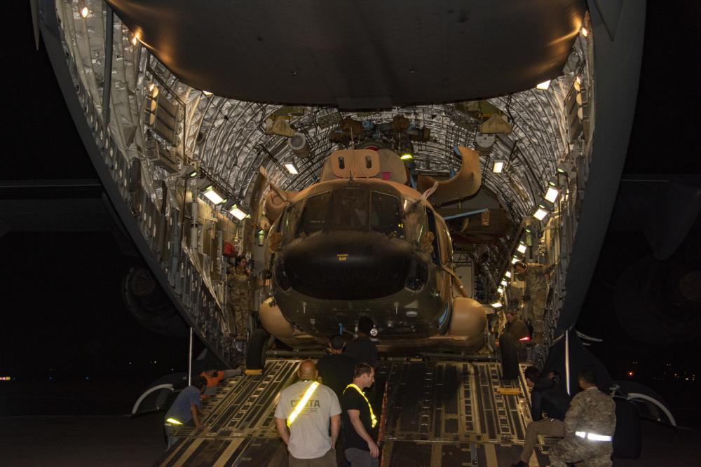 van tai co hang nang c 17 globemaster chuyen cho truc thang vien tro cho ukraine8 van tai co hang nang c 17 globemaster chuyen cho truc thang vien tro cho ukraine8