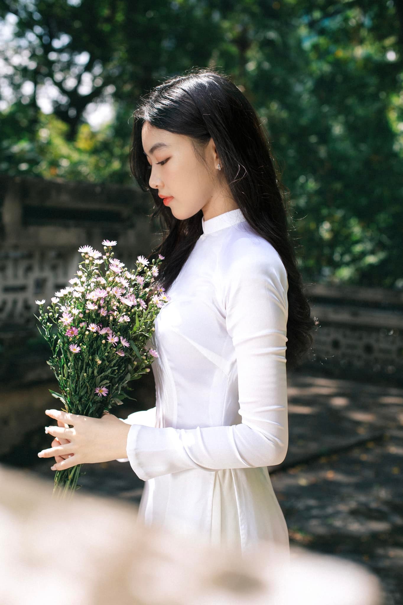 con gai quyen linh khoe nhan sac nang tho trong ao dai trang3