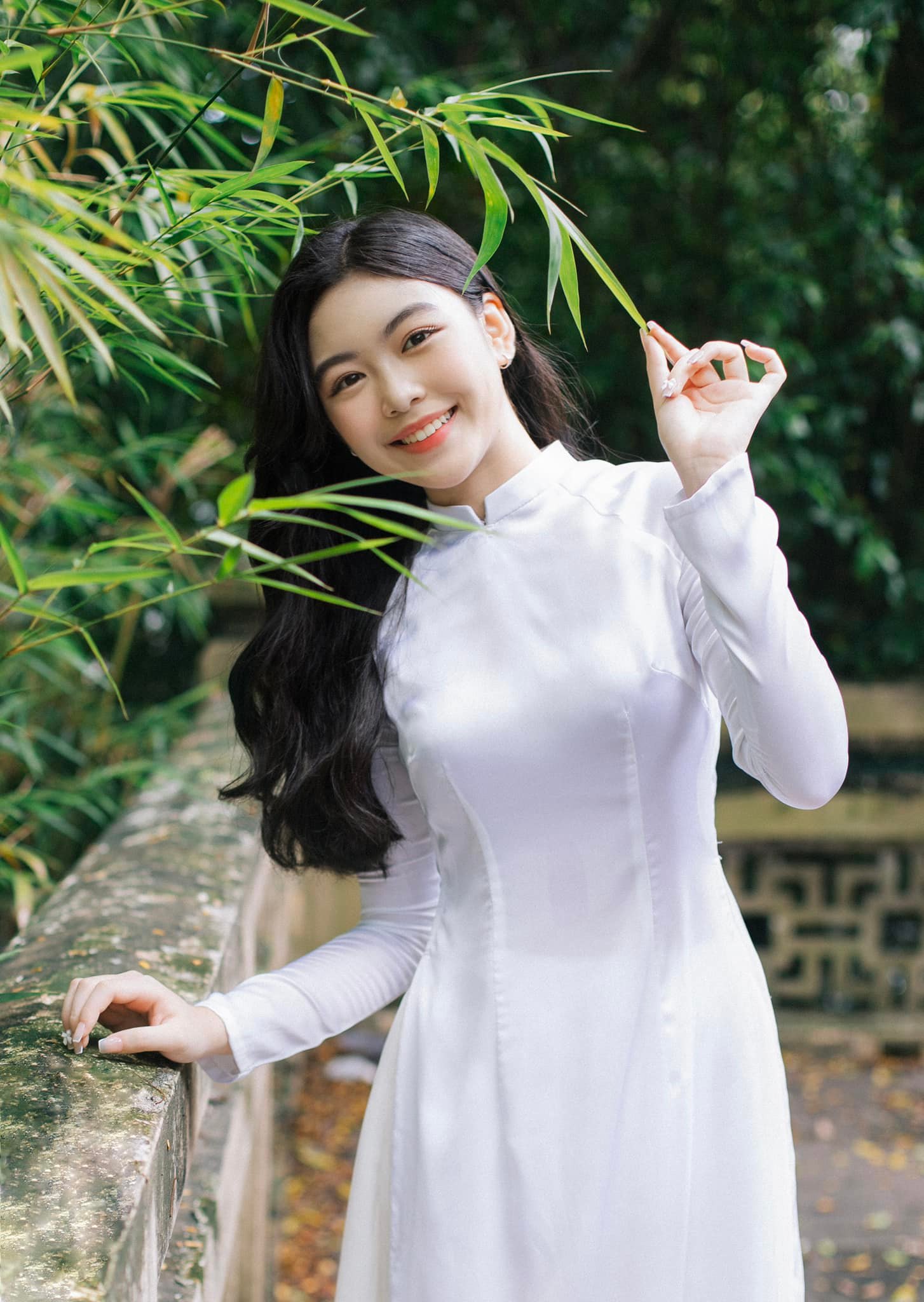 con gai quyen linh khoe nhan sac nang tho trong ao dai trang4