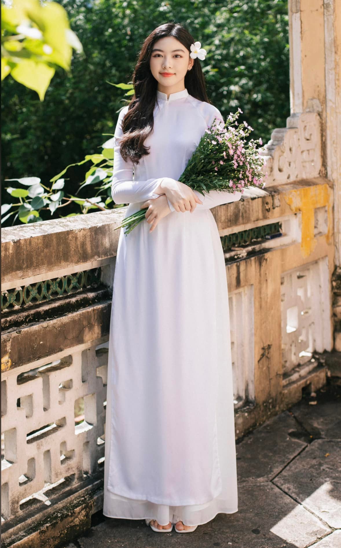 con gai quyen linh khoe nhan sac nang tho trong ao dai trang5