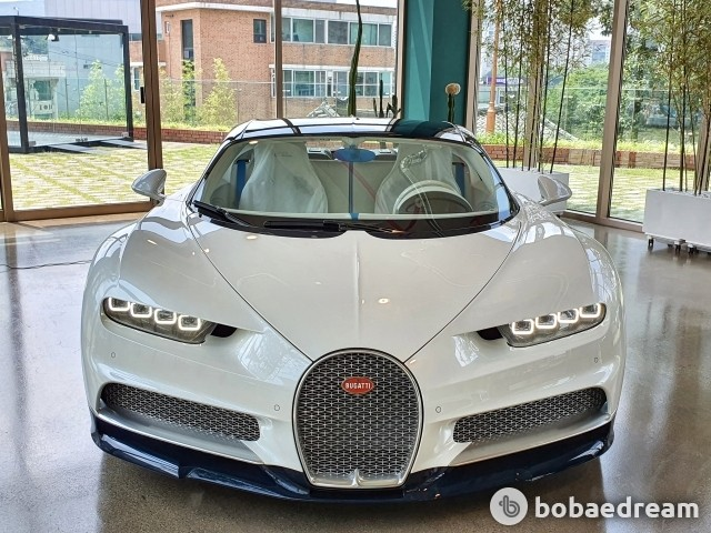 g dragon tau sieu xe bugatti chiron dat nhat han quoc4 g dragon tau sieu xe bugatti chiron dat nhat han quoc4