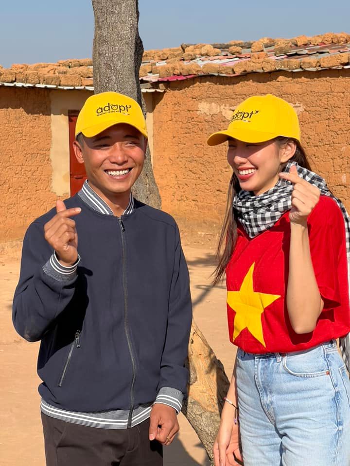 hoa hau thuy tien dang yeu khi day em be angola hat tieng viet7 hoa hau thuy tien dang yeu khi day em be angola hat tieng viet7