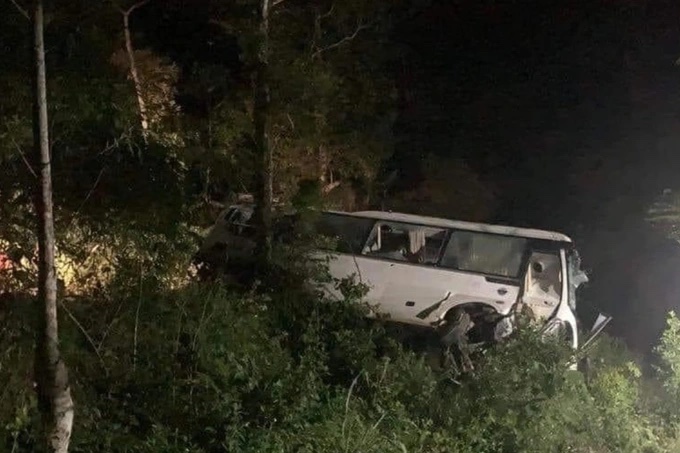 phu tho lat xe cho khach du lich 3 nguoi tu vong copy phu tho lat xe cho khach du lich 3 nguoi tu vong copy