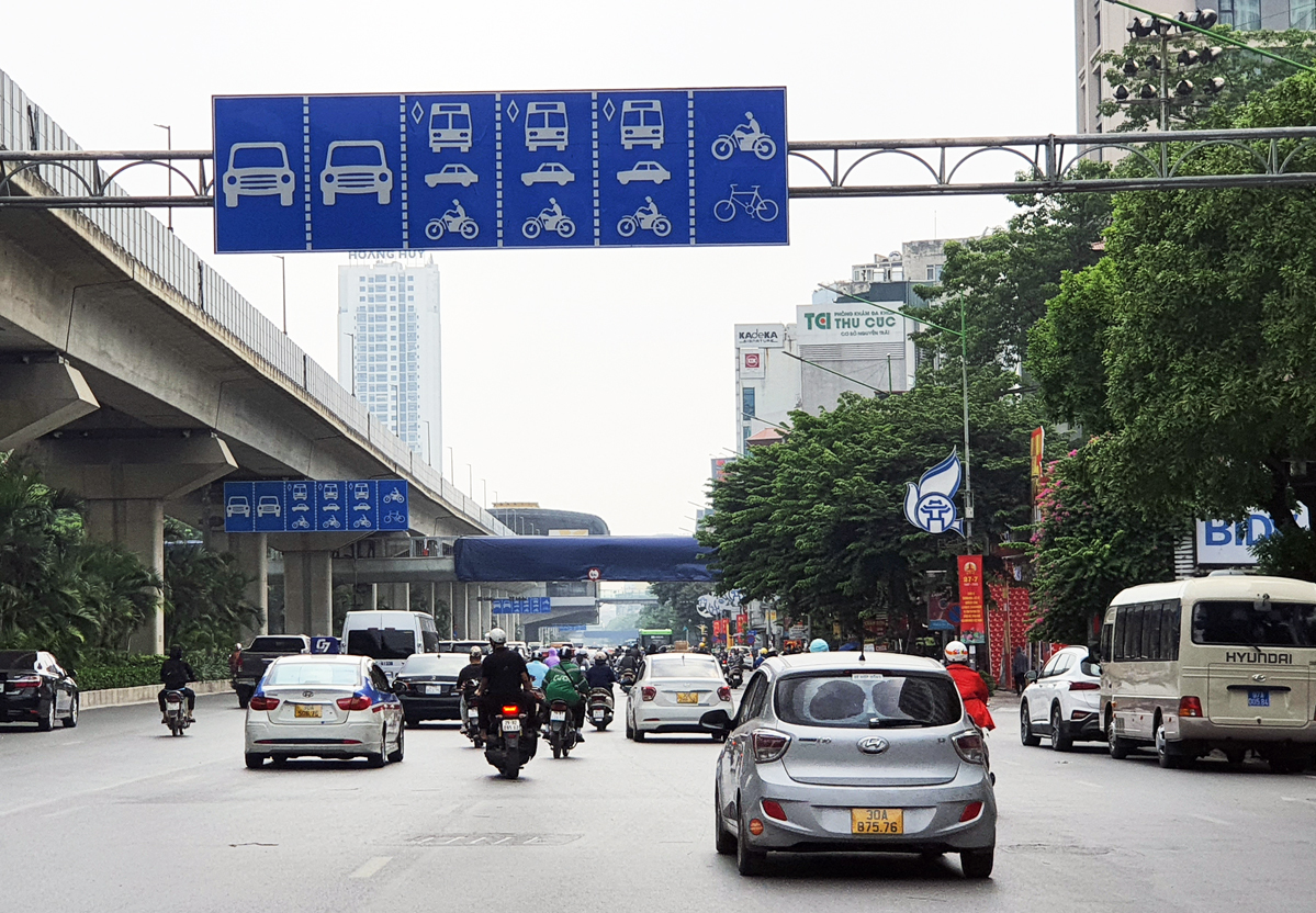 phan lan rieng tach o to xe may tren duong nguyen trai tu ngay 6 8 phan lan rieng tach o to xe may tren duong nguyen trai tu ngay 6 8