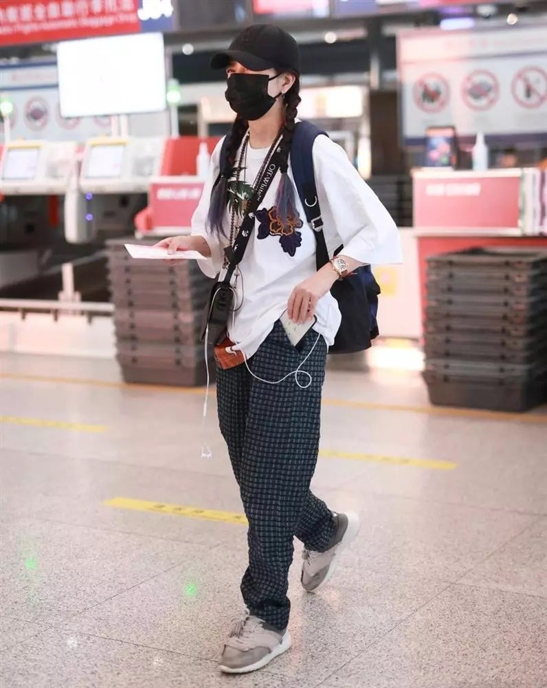 trieu vy lan dau tai xuat sau 1 nam bi cam song2 trieu vy lan dau tai xuat sau 1 nam bi cam song2