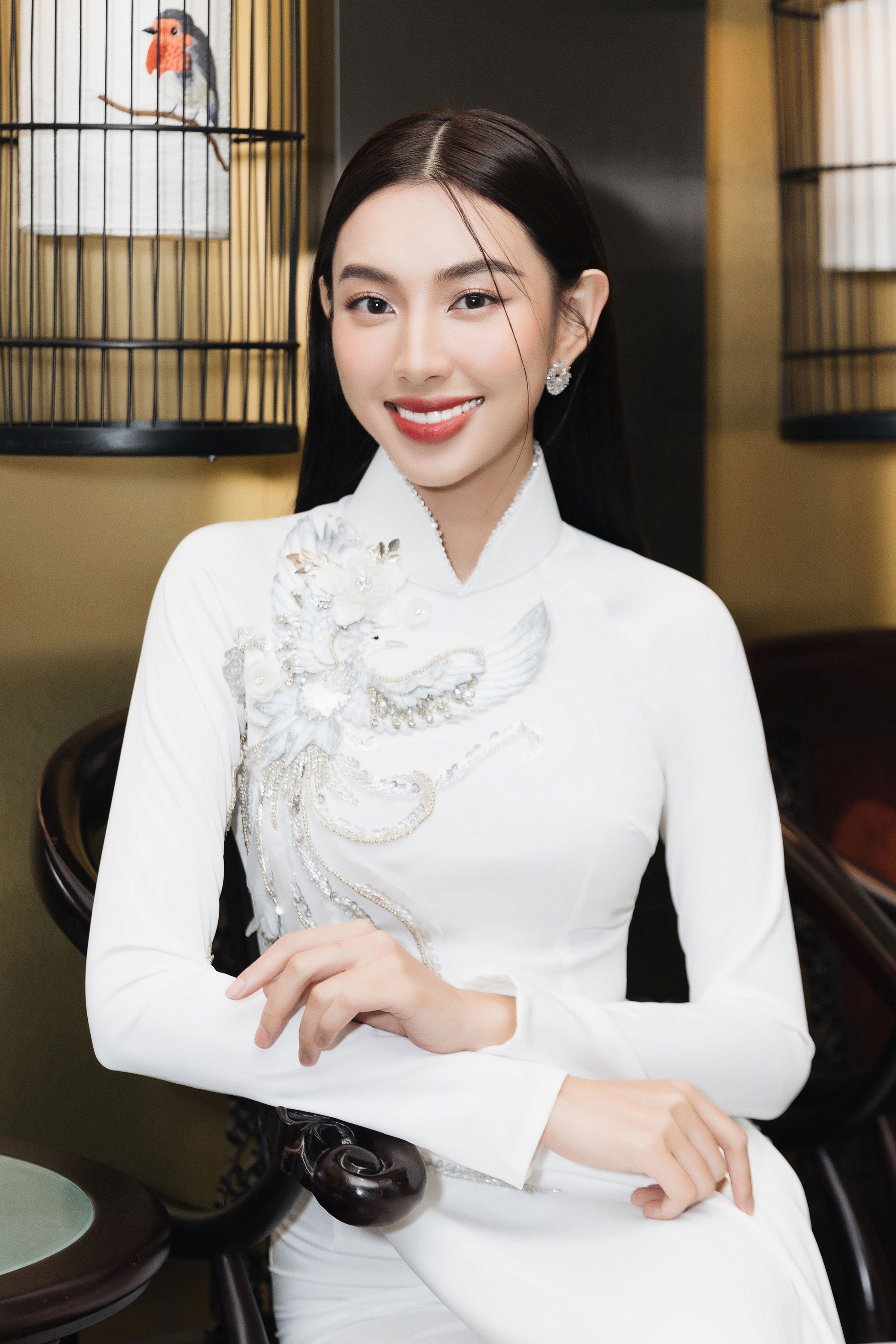 khong con cat xe tao bao hoa hau thuy tien quay tro lai voi ao dai truyen thong khi di su kien5