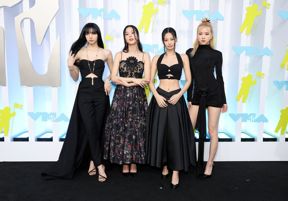 blackpink noi bat tai tham do video music awards 2022 lisa thang giai ca nhan1