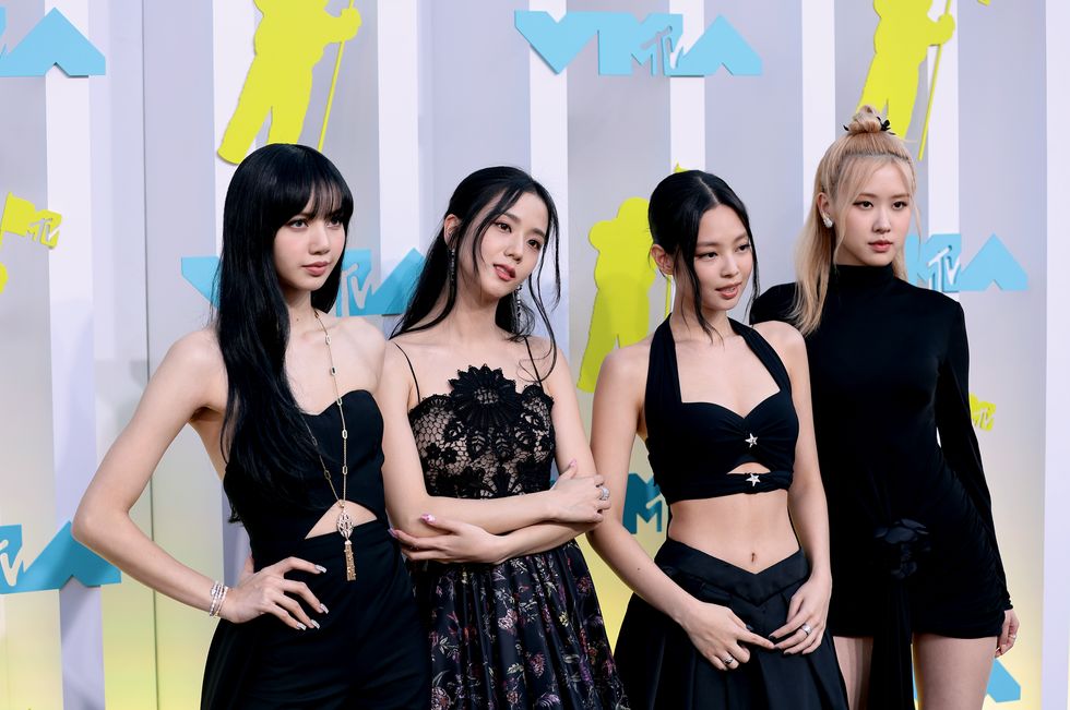 blackpink noi bat tai tham do video music awards 2022 lisa thang giai ca nhan2