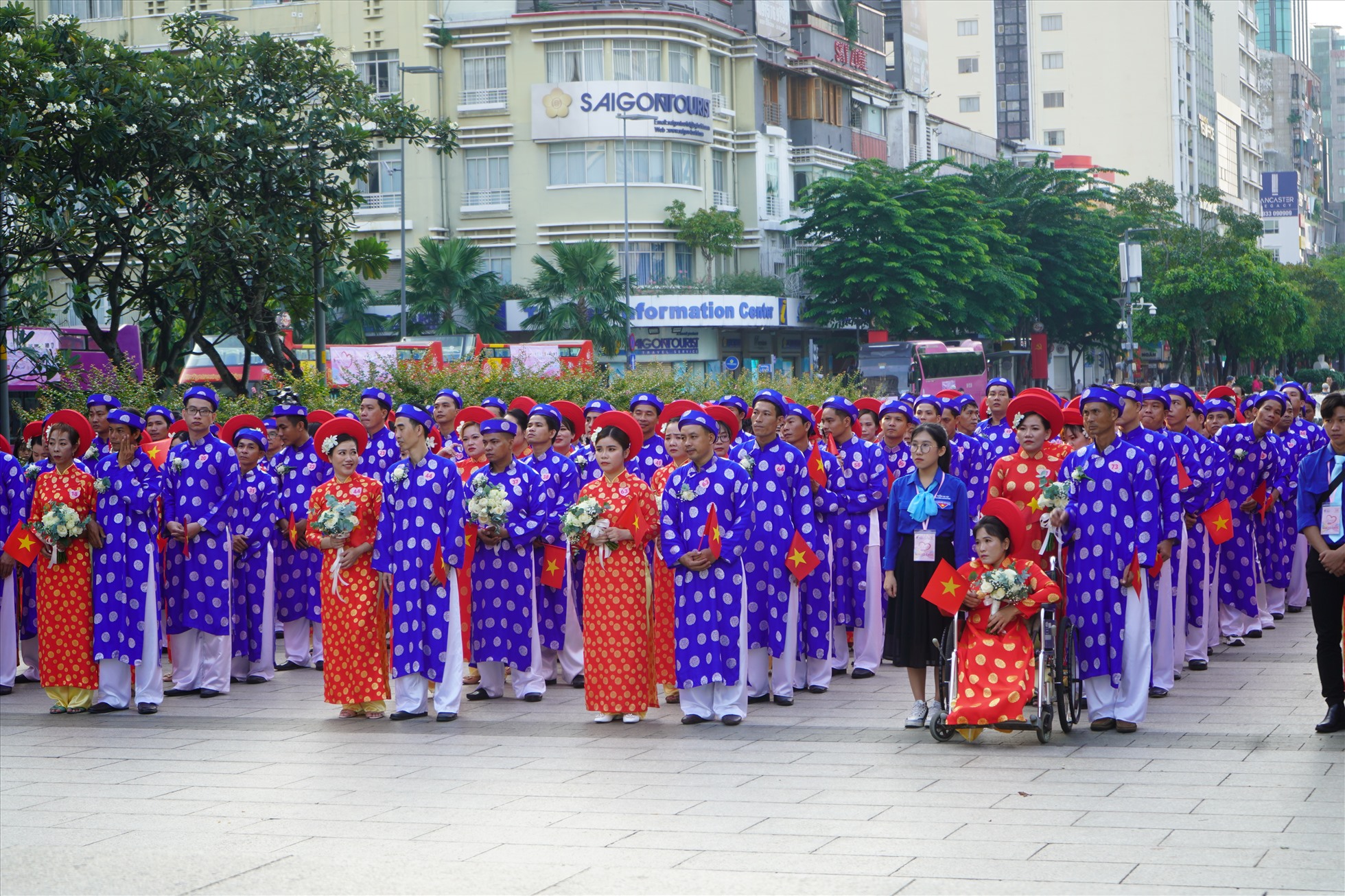 tp hcm 100 cap doi tham gia le cuoi tap the trong ngay quoc khanh 2 9 2