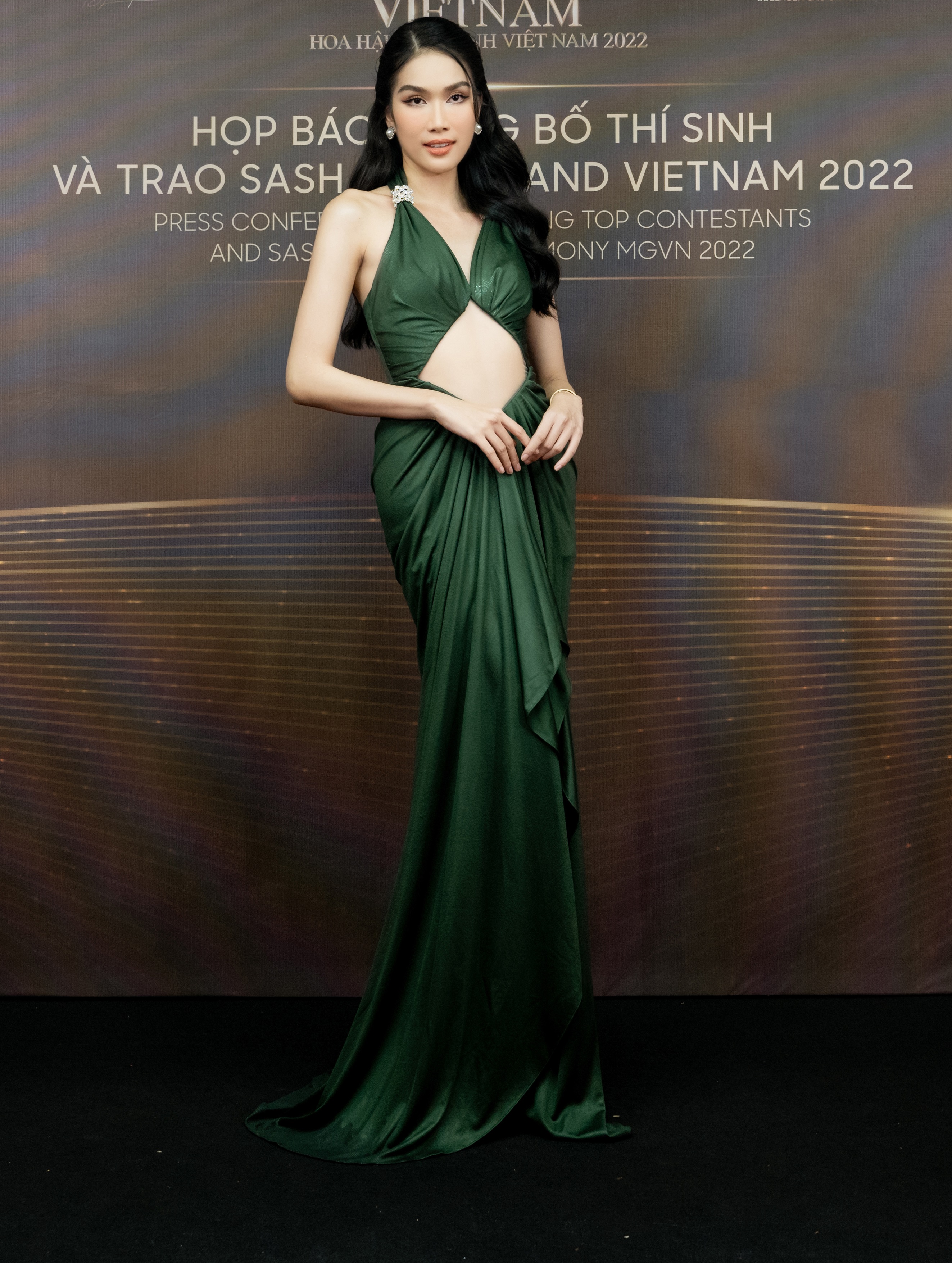 thuy tien bao ngoc khoe dang tren tham do miss grand vietnam 2022 3 thuy tien bao ngoc khoe dang tren tham do miss grand vietnam 2022 3