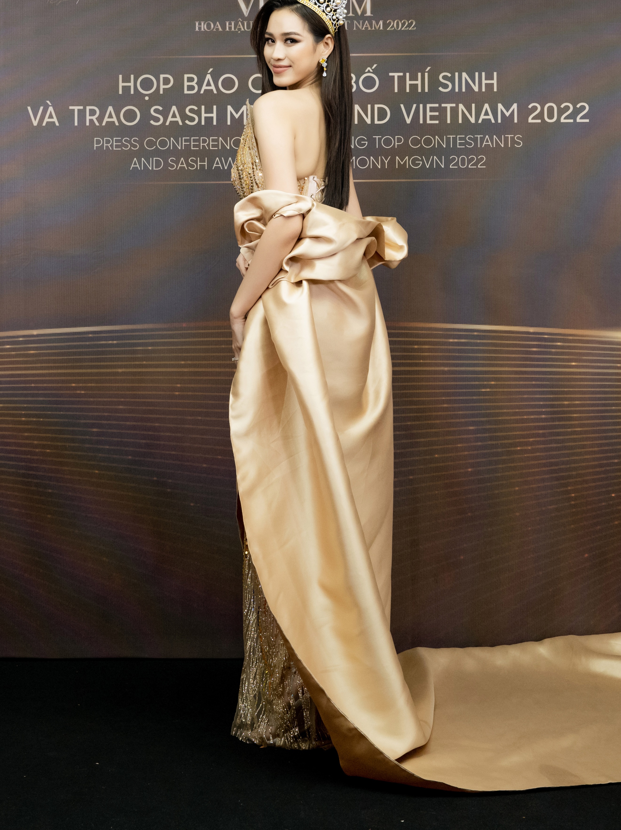 thuy tien bao ngoc khoe dang tren tham do miss grand vietnam 2022 41 thuy tien bao ngoc khoe dang tren tham do miss grand vietnam 2022 41