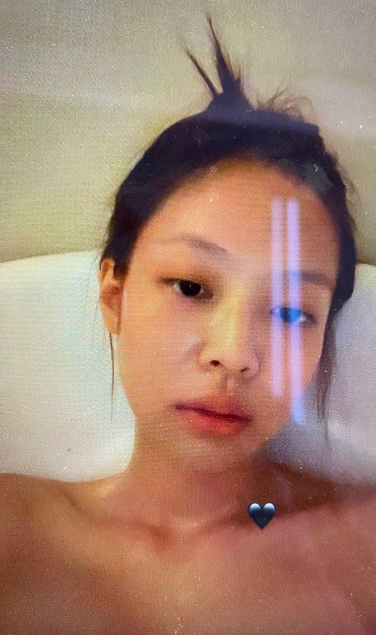 jennie blackpink bi tung anh trong bon tam yg van khong co dong thai5