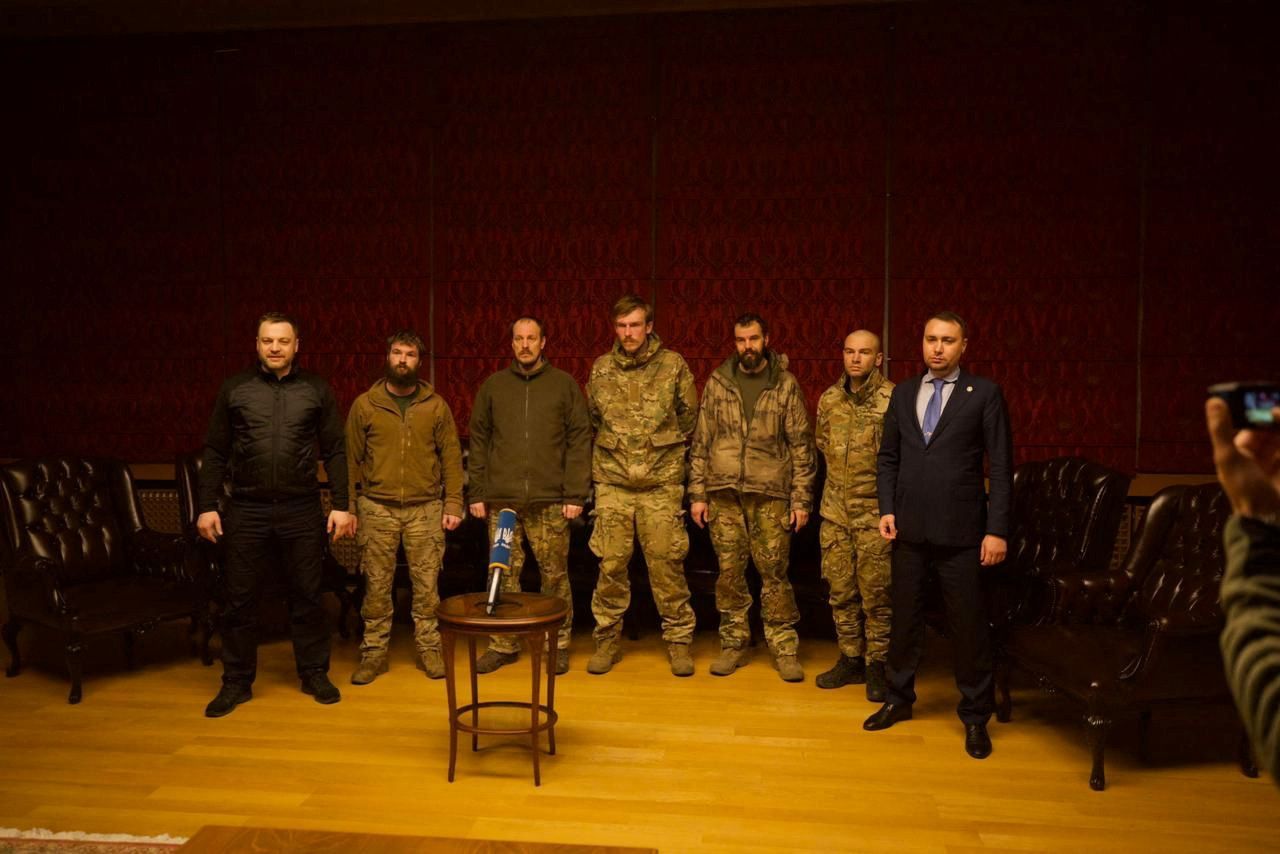nga tra tu do hon 200 binh si ukraine sau tran chien o mariupol1 nga tra tu do hon 200 binh si ukraine sau tran chien o mariupol1