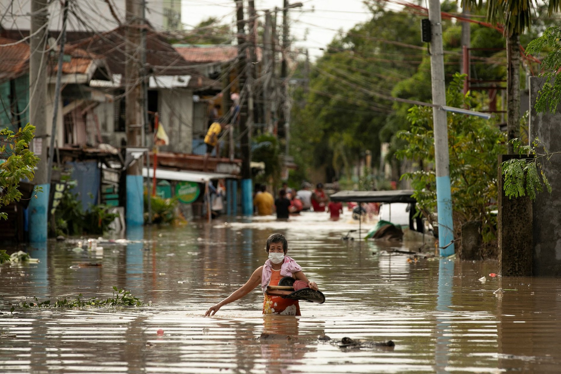 con bao noru nhan chim nhieu vung dat o philippines1 con bao noru nhan chim nhieu vung dat o philippines1