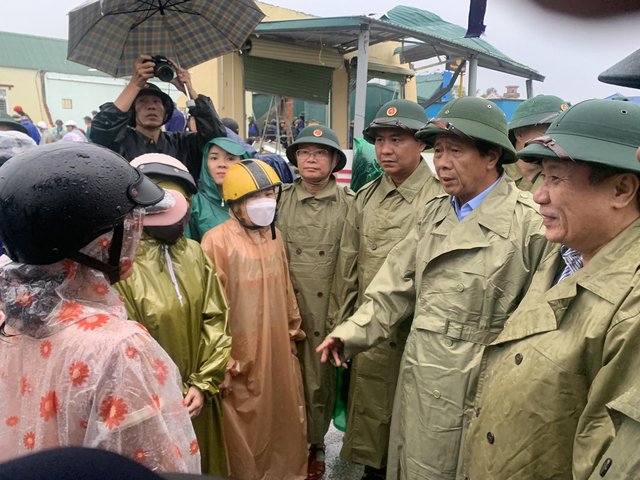 pho thu tuong le van thanh kiem tra cong tac ung pho bao tai quang tri1 pho thu tuong le van thanh kiem tra cong tac ung pho bao tai quang tri1