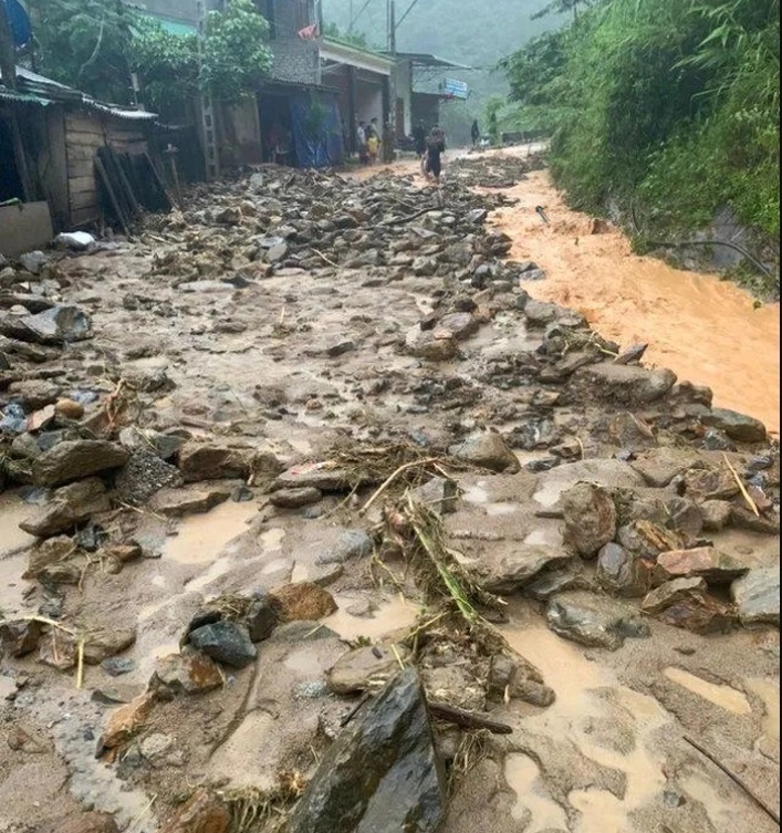nghe an lu quet kinh hoang lam ngap nha dan cuon troi nhieu tai san5