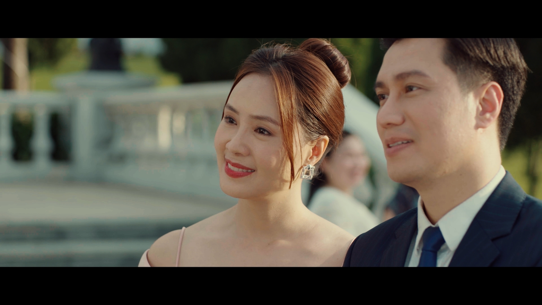 hong diem tiep tuc lam vo viet anh bien hoa cam xuc da dang trong phim moi 51 hong diem tiep tuc lam vo viet anh bien hoa cam xuc da dang trong phim moi 51