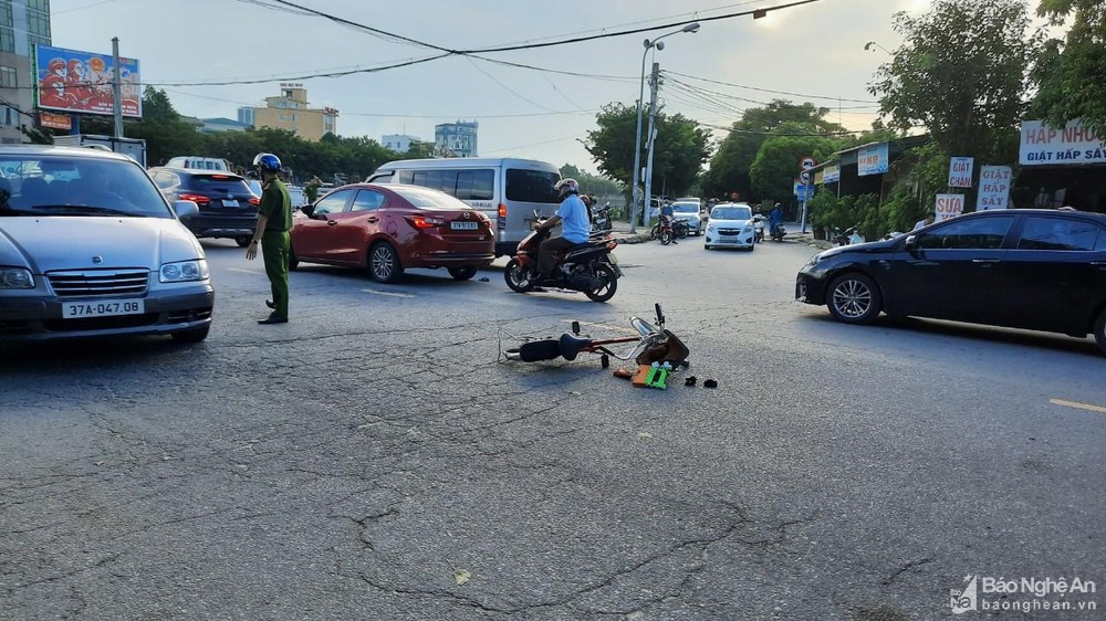 tin tuc tai nan giao thong moi ngay 6 10 2022 3 phu nu bi thuong nang trong vu tai nan tai cau buu dien dspl 1
