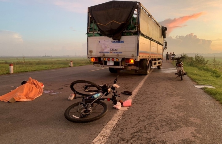 tin tuc tai nan giao thong moi ngay 7 10 2022 va cham voi xe tai trung ta cong an tu vong thuong tam dspl 2 tin tuc tai nan giao thong moi ngay 7 10 2022 va cham voi xe tai trung ta cong an tu vong thuong tam dspl 2