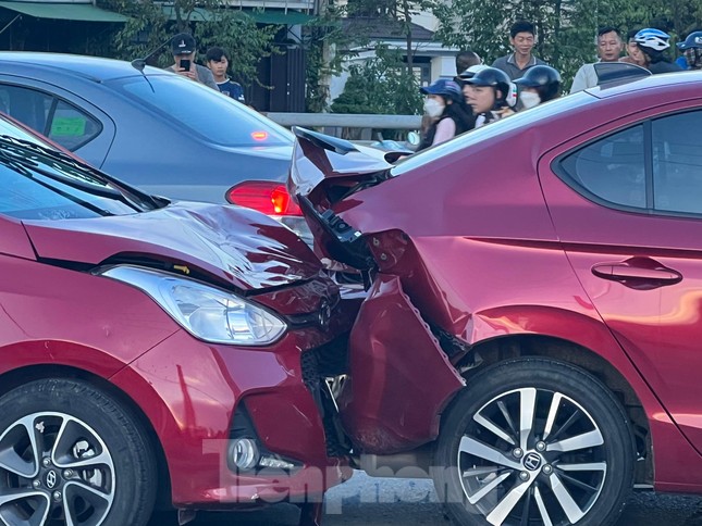 tin tuc tai nan giao thong moi ngay 9 10 2022 hai phu nu di xe dap tu vong sau vu tai nan lien hoan dspl 1