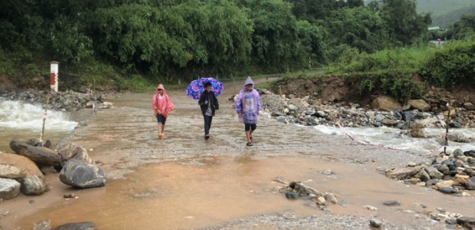 kon tum hon 8 200 hoc sinh huyen tu mo rong nghi hoc tranh lu dspl 1 kon tum hon 8 200 hoc sinh huyen tu mo rong nghi hoc tranh lu dspl 1