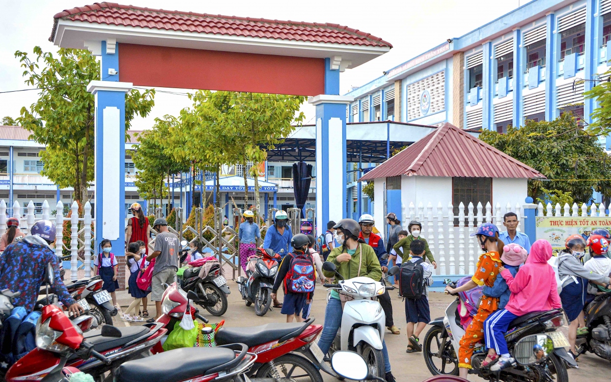 mot truong hoc o ca mau tra lai gan 300 trieu dong thu cua phu huynh sai quy dinh dspl 1