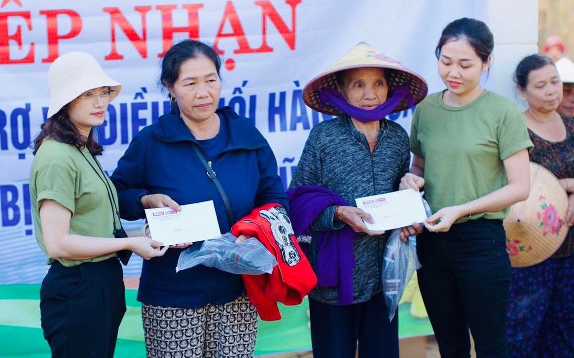 nguoi dua tin chung tay giup do ba con bi anh huong boi lu quet o nghe an dspl 6 nguoi dua tin chung tay giup do ba con bi anh huong boi lu quet o nghe an dspl 6