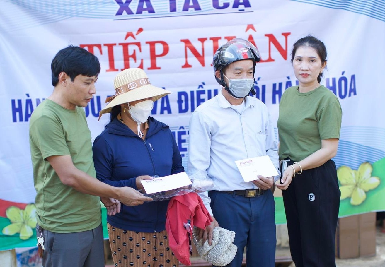 nguoi dua tin chung tay giup do ba con bi anh huong boi lu quet o nghe an dspl 7 nguoi dua tin chung tay giup do ba con bi anh huong boi lu quet o nghe an dspl 7