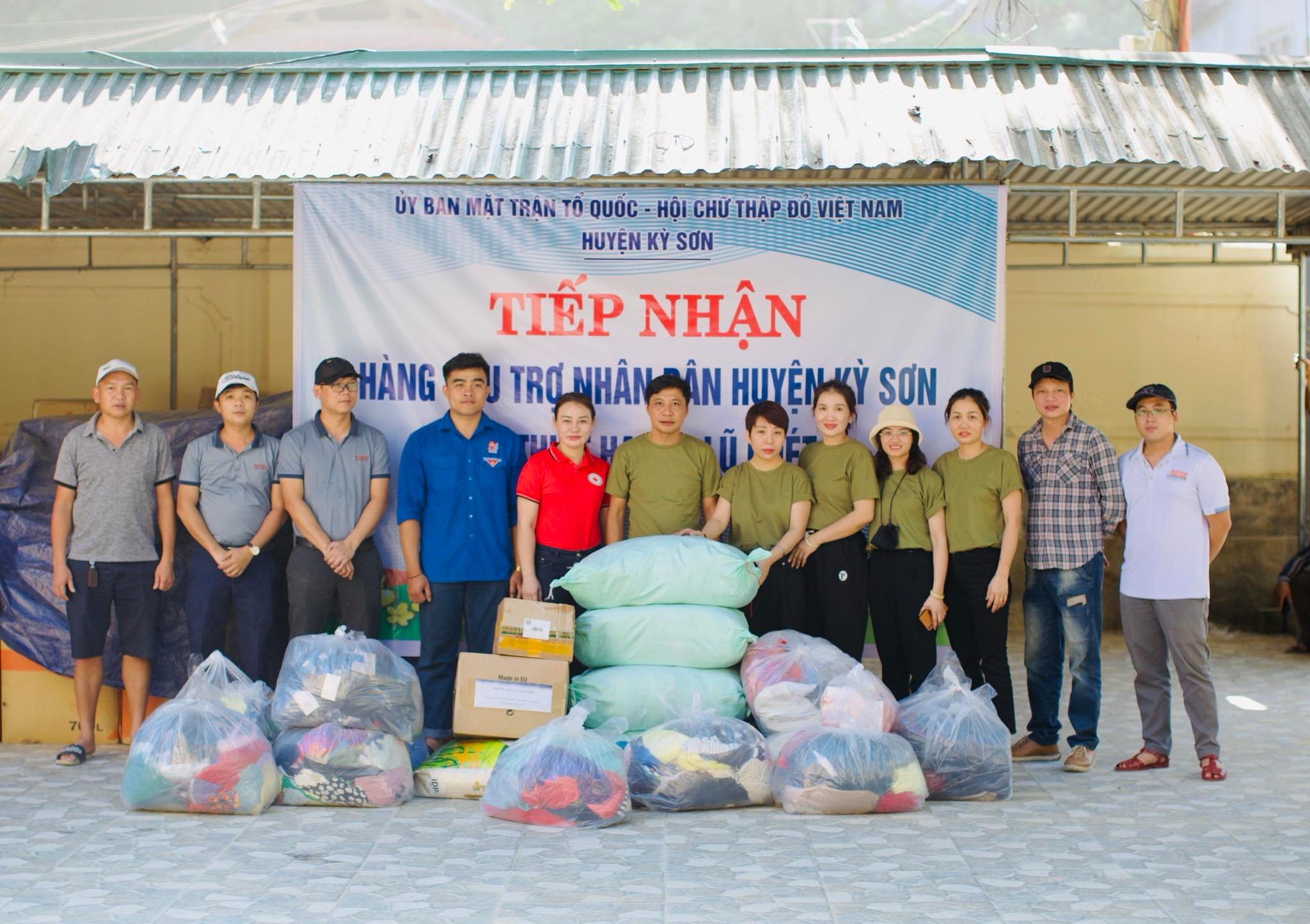 nguoi dua tin chung tay giup do ba con bi anh huong boi lu quet o nghe an dspl 8 nguoi dua tin chung tay giup do ba con bi anh huong boi lu quet o nghe an dspl 8