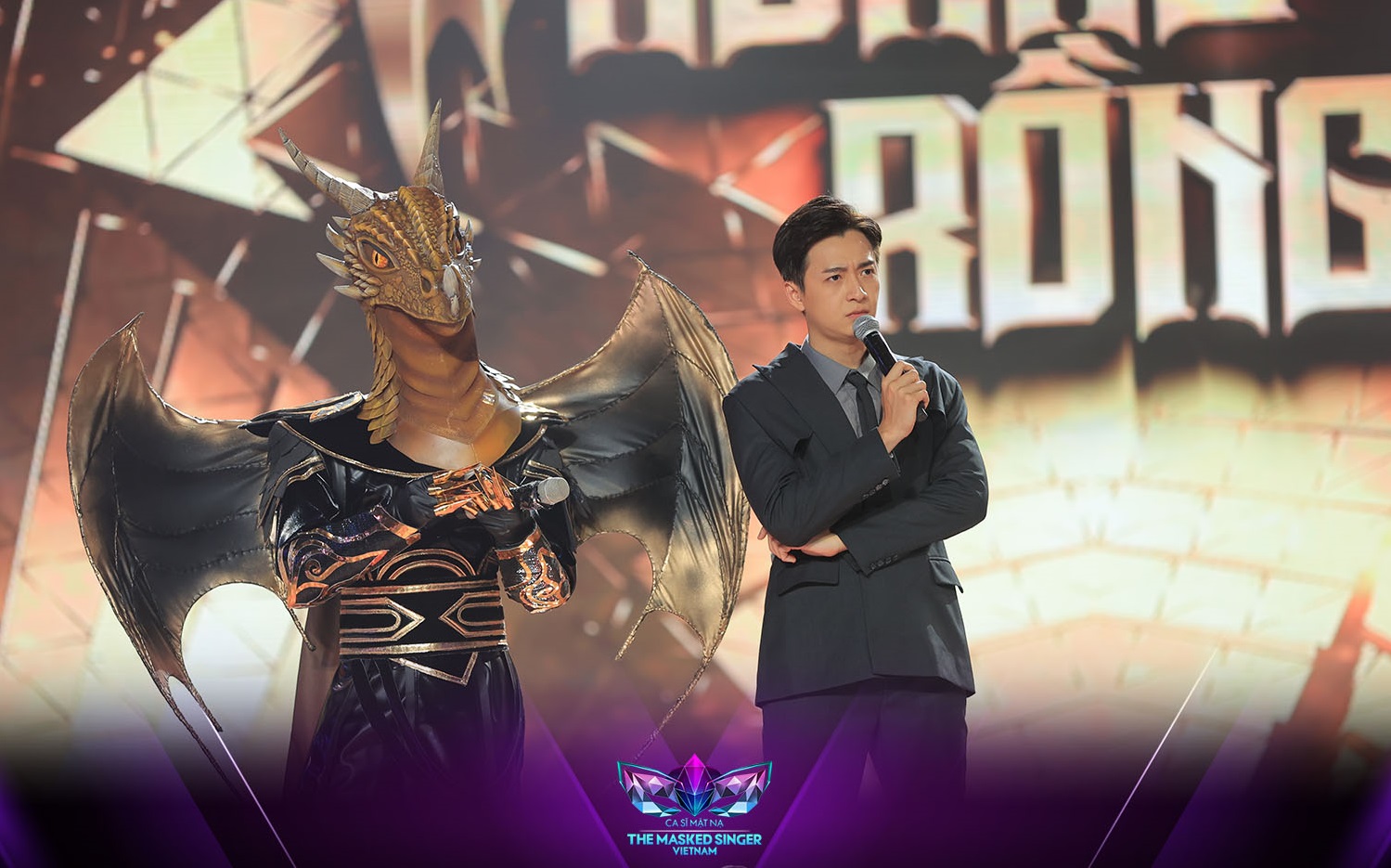 ca si mat na tap 15 lo dien mascot hoang tu rong den thach thuc phuong hoang lua va dan thi sinh1 ca si mat na tap 15 lo dien mascot hoang tu rong den thach thuc phuong hoang lua va dan thi sinh1