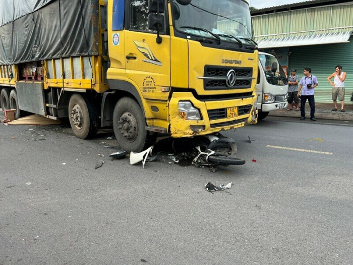 tin tuc tai nan giao thong moi ngay 20 10 2022 xe may chui gam xe tai co gai tre tu vong thuong tam dspl 1 tin tuc tai nan giao thong moi ngay 20 10 2022 xe may chui gam xe tai co gai tre tu vong thuong tam dspl 1
