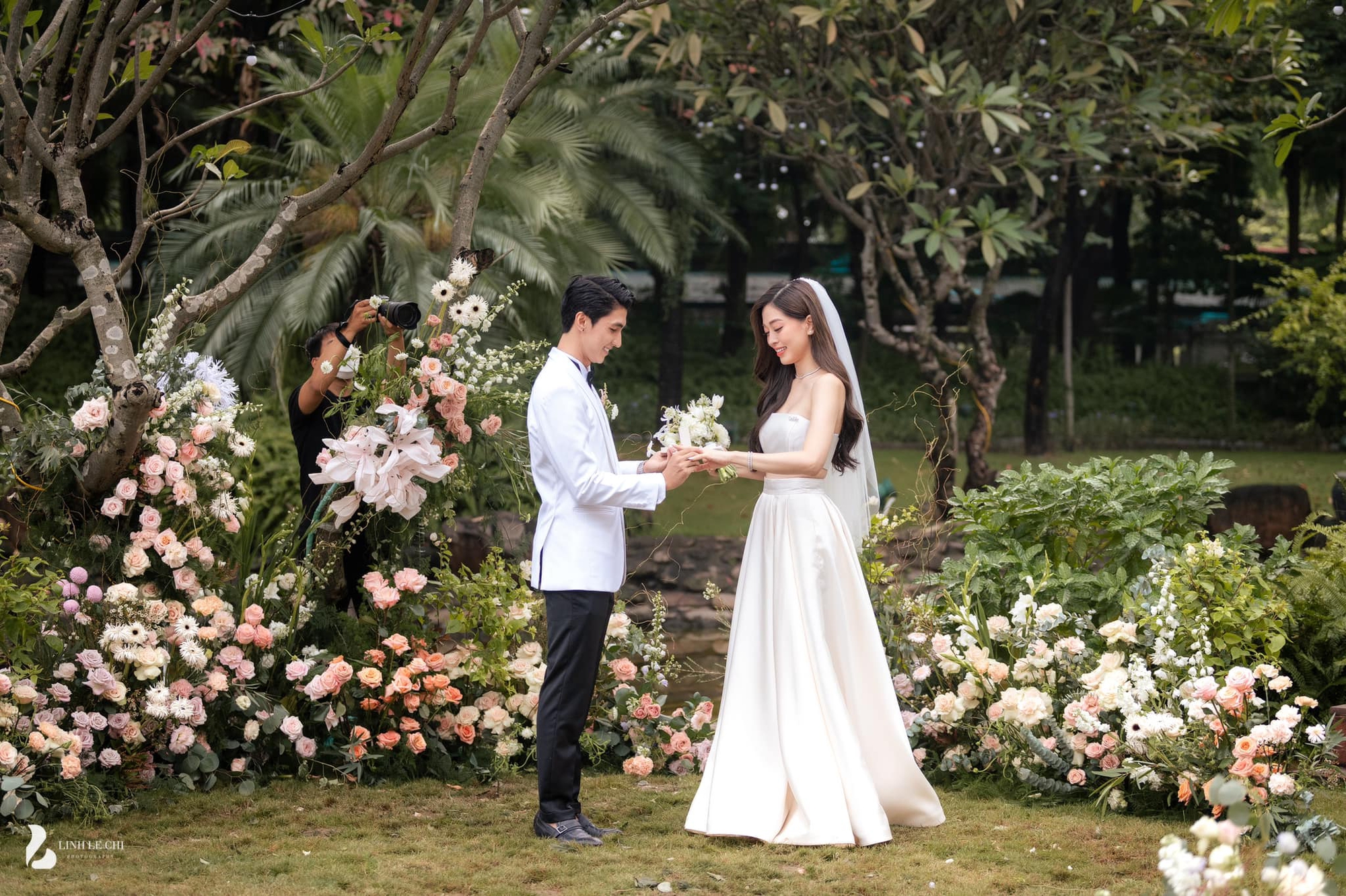 dan sao viet den du dam cuoi binh anh phuong nga8 dan sao viet den du dam cuoi binh anh phuong nga8