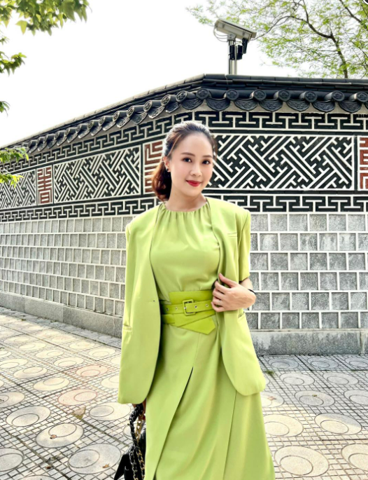 hong diem cuon hut voi loat vay ao thanh lich trong hanh trinh cong ly7 hong diem cuon hut voi loat vay ao thanh lich trong hanh trinh cong ly7