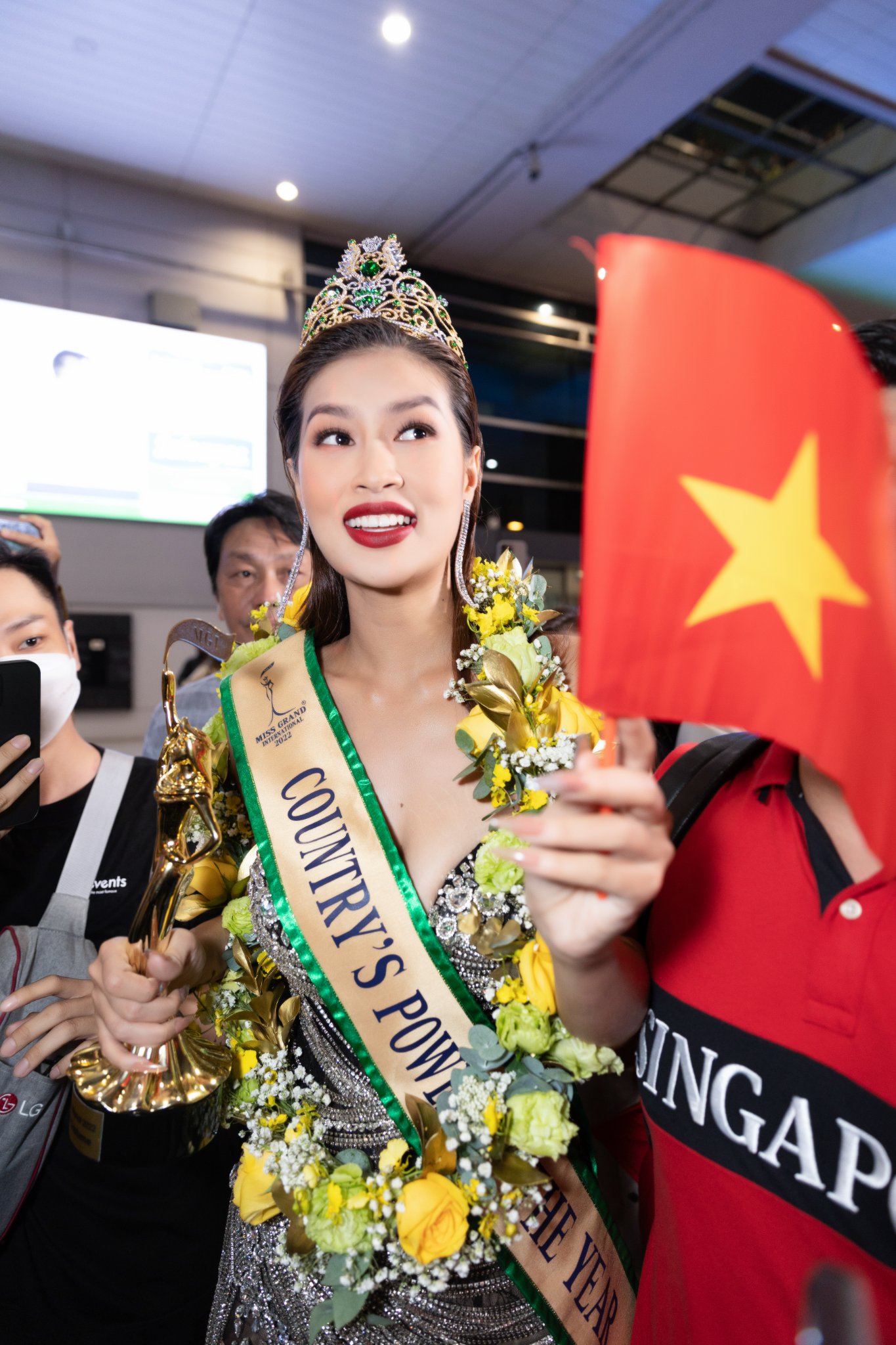 hoa hau thien an livestream sau khi tro ve tu hoa hau hoa binh quoc te 2022 4 hoa hau thien an livestream sau khi tro ve tu hoa hau hoa binh quoc te 2022 4